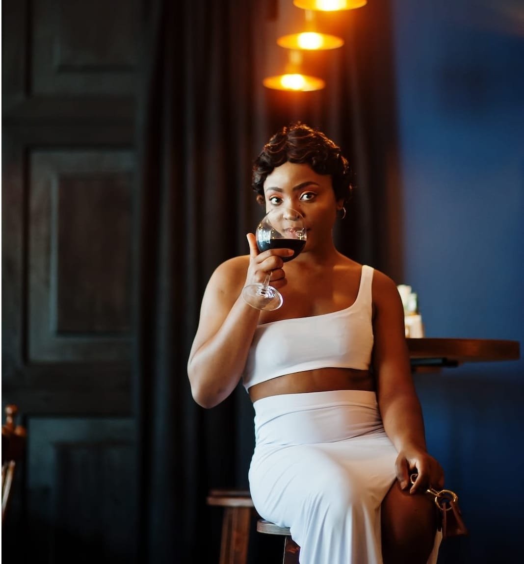 african american woman in restaurant 2023 11 27 05 35 47 utc 2